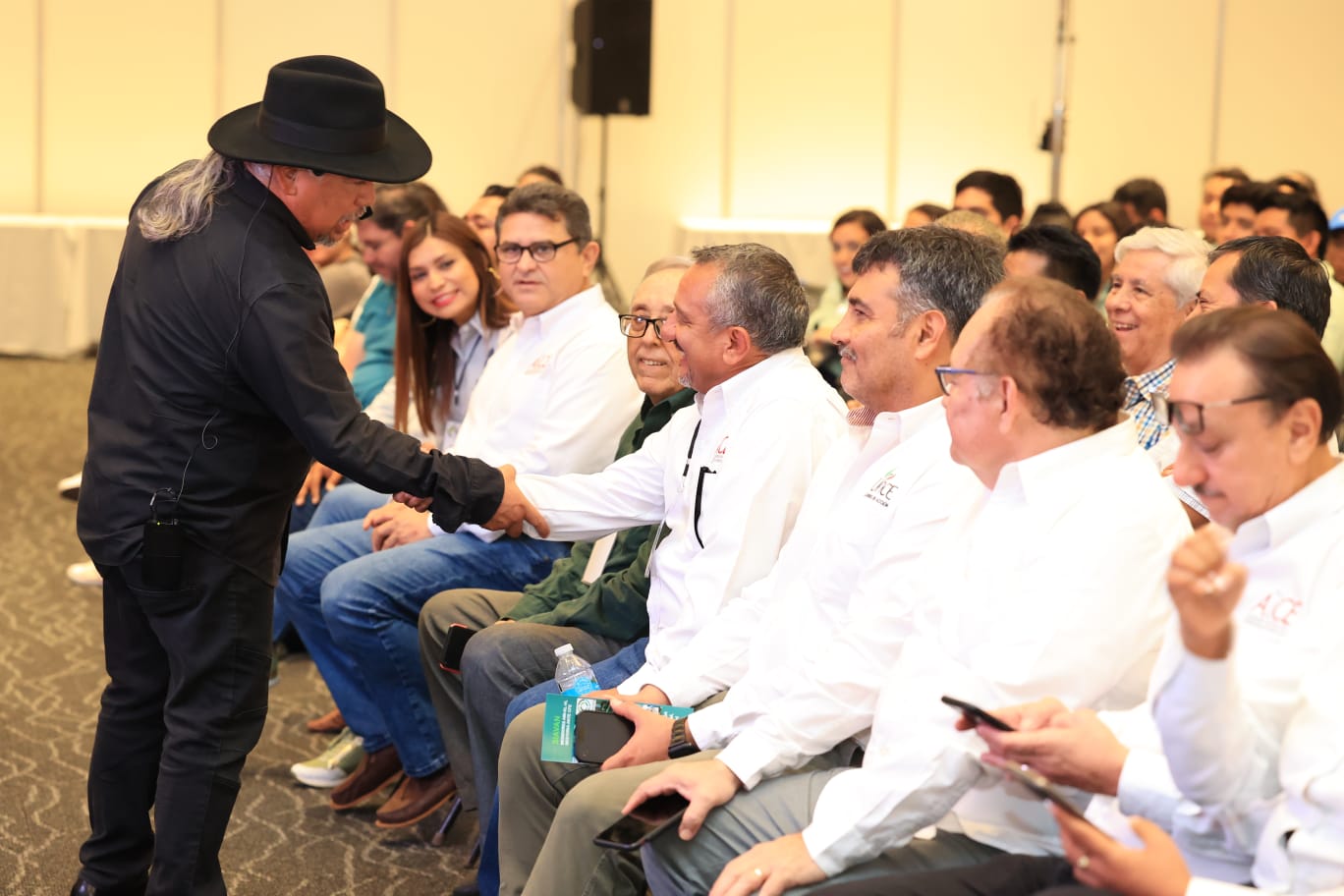 A pesar del crecimiento constante que tiene Yucatán, su identidad se mantiene firme: Elías Cisneros.