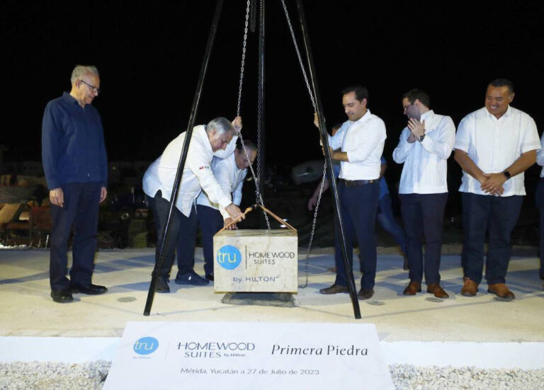 El gobernador de Yucatán, Mauricio Vila Dosal, junto con el titular de la Secretaría de Turismo del Gobierno Federal, Miguel Torruco Marqués, ha dado inicio a la construcción del primer Hotel Dual Brand de la cadena hotelera Hilton en el sur de México