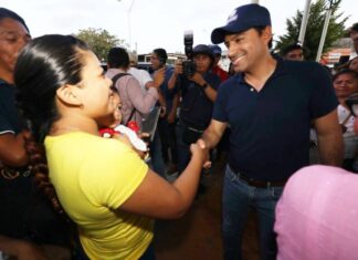 El gobernador Mauricio Vila Dosal entregó diversos apoyos sociales en el municipio de Calotmul.