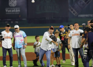 Leones de Yucatán en busca del campeonato. El gobernador lanza la primera pelota.