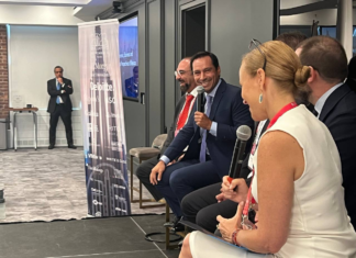 En Nueva York, el gobernador de Yucatán, Mauricio Vila Dosal, participó en el Biva Day 2023, un evento que reúne a líderes empresariales de México y Estados Unidos. En su intervención, Vila Dosal destacó las ventajas competitivas de Yucatán para atraer inversión extranjera directa.