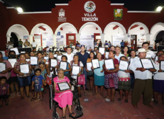 El gobernador de Yucatán, Mauricio Vila Dosal, entregó apoyos a habitantes de la villa de Temozón, entre ellos, equipamiento para Casas de la Cultura, viviendas sociales, créditos para micronegocios y apoyos para el sector ganadero.
