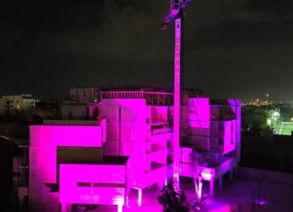 Foret Desarrollos ilumina Armorán Plaza con mensaje de equidad