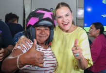 Cecilia Patrón entrega cascos certificados a repartidores