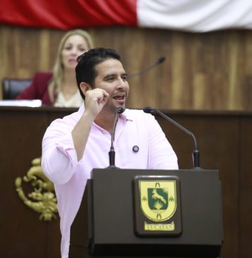 Javier Osante solicita licencia al Congreso de Yucatán.