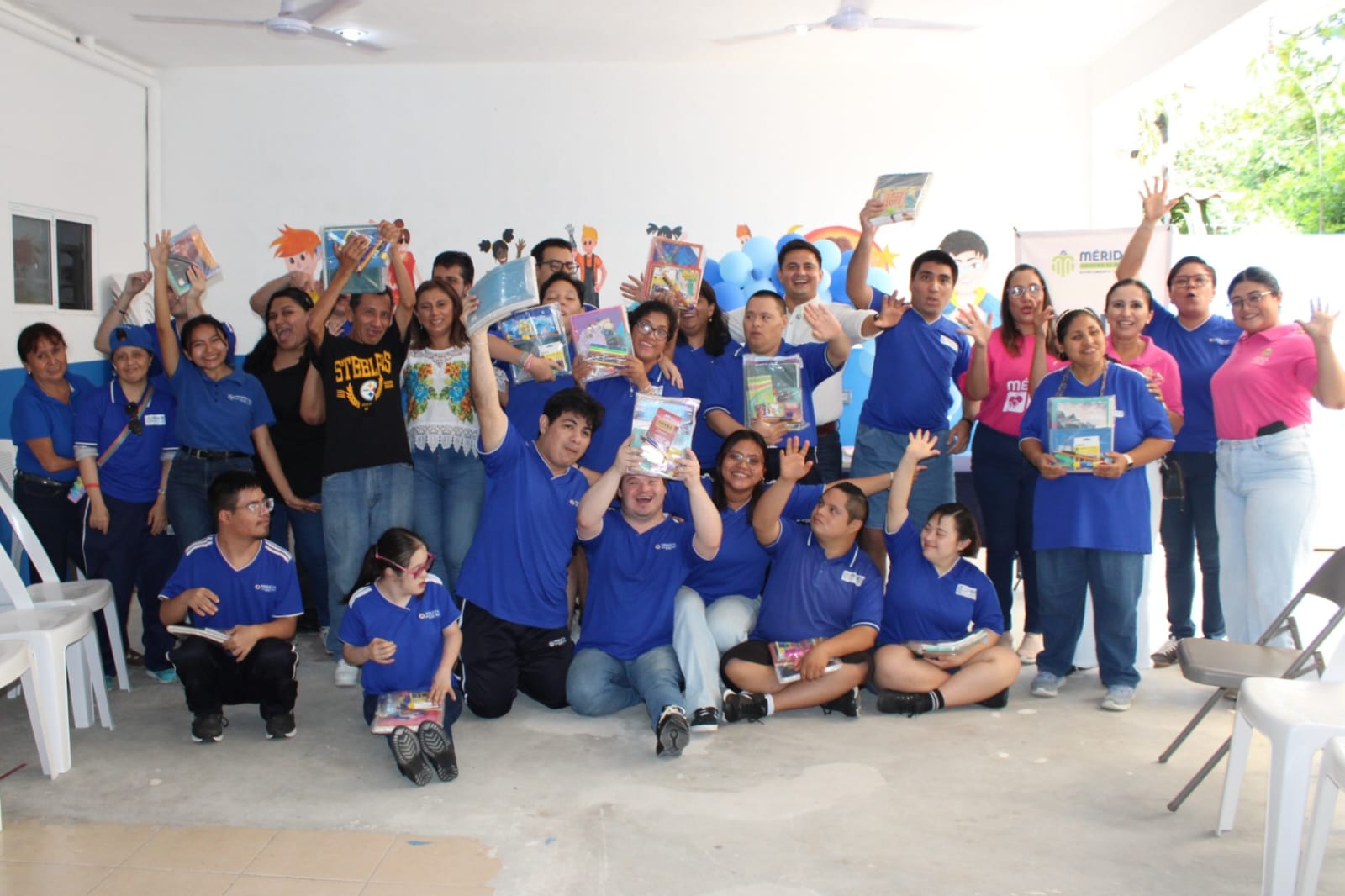 Todos somos útiles reúne paquetes escolares en Mérida.