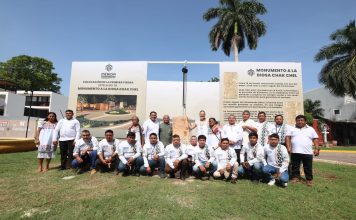 Réplica de la Estela 18 de Uxmal en Paseo de Montejo.