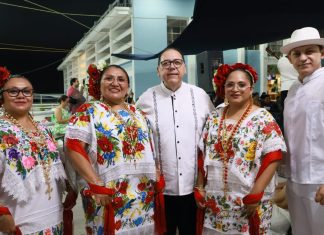 Mercado Lucas de Gálvez celebra su 139 aniversario en Mérida.