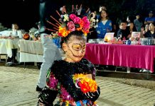 Acanceh arranca el Festival Vida y Muerte con catrinas y tradición Niñas participan en el Concurso Infantil de Catrinas durante el Festival Vida y Muerte en Acanceh, Yucatán.