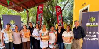 Mujeres de Molas, Yaxnic y Dzoyaxché reciben colmenas para preservar abejas nativas en Mérida.