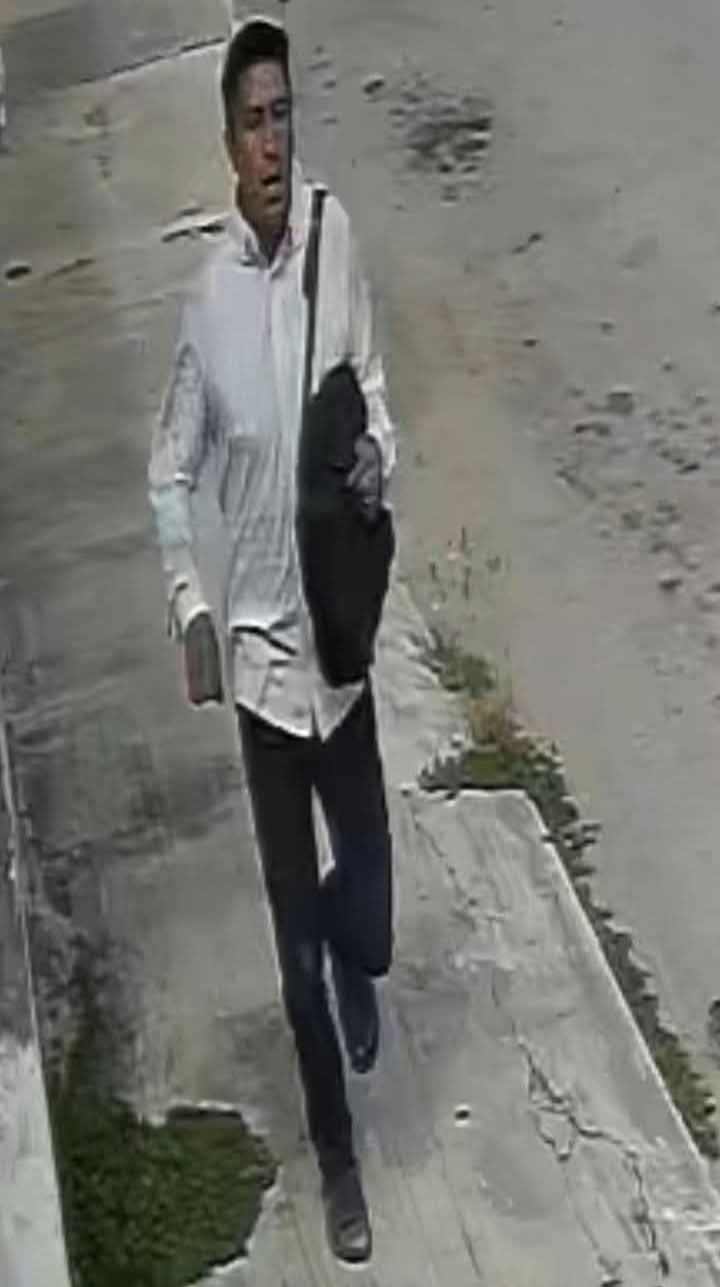 Mildred Campos recibe una laptop donada tras el robo de su mochila en Mérida.