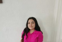 Mildred Campos recibe una laptop donada tras el robo de su mochila en Mérida.