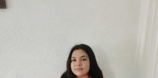 Mildred Campos recibe una laptop donada tras el robo de su mochila en Mérida.